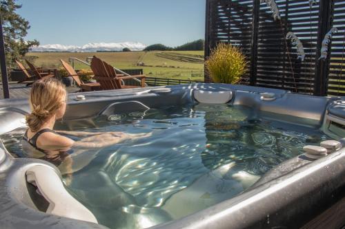 Coal Stream House | Shearvue Farmstay with Optional Free Farm Experience at 5pm