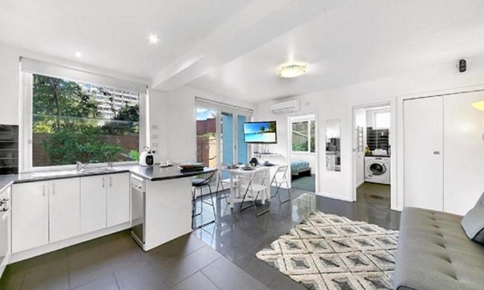 St Kilda Apartment | ShelleyStayz Shakespeare Grove