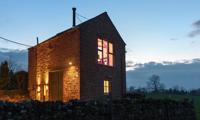Dufton Cottage | SHEPHERDS VIEW, pet friendly, character holiday cottage in Dufton
