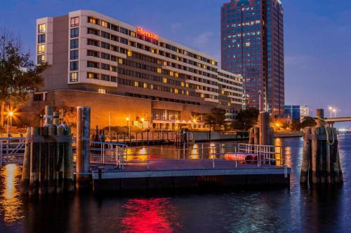 Norfolk Hotel | Sheraton Norfolk Waterside Hotel