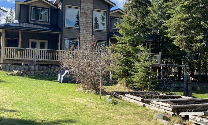 Sheridan Lake House | Sheridan Lake home where Rustic meets upscale just steps to public lake access.