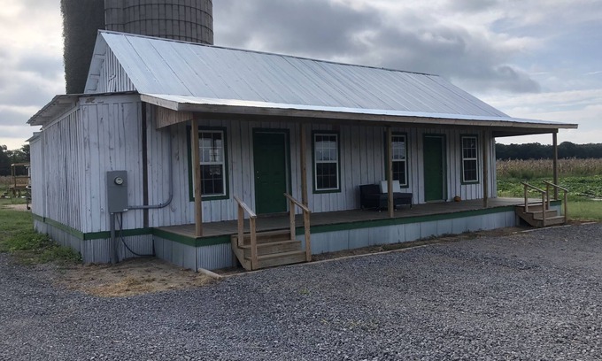 Marion Other | Shipping container farmhouse❤️1 pet free, 2nd considered for fee, 7min d’town Mem