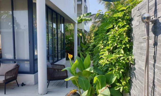 Hanimaadhoo House | Shoeshyka, Hanimaadhoo