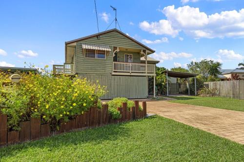 Tin Can Bay House | Shore beats work!