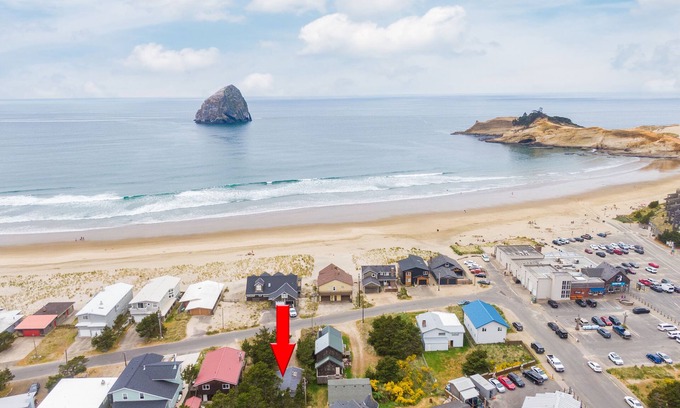 Oregon Coast House | Shore Dr. Cottage #105 - Steps to surf & pub. Cute & affordable cabin
