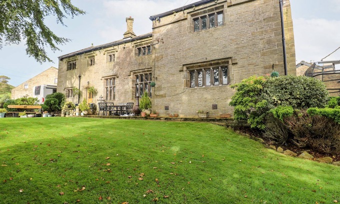 Littleborough Cottage | SHORE HALL, pet friendly, character holiday cottage in Hebden Bridge