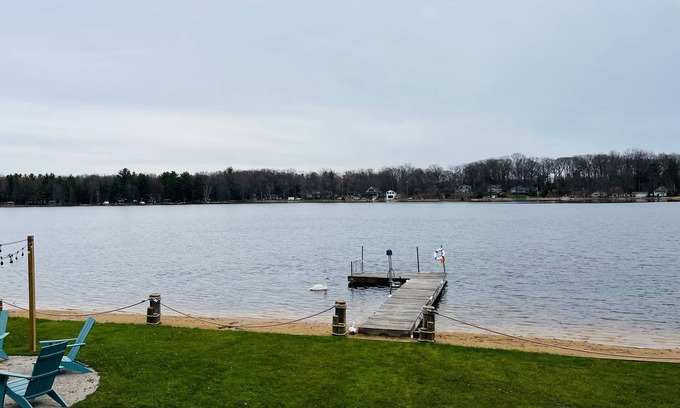 Grand Junction House | Shore Haven:Unwind in Comfort at Shore Haven – Your Perfect Summer Retreat on Silver Lake