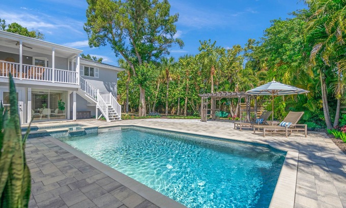 Bay Isle House | Shore Thing | Luxe Pool Oasis, Hot Tub, Walk to Shell Beach, Siesta Key