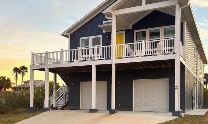 Marineland Acres House | Shorebird Cottage. Your charming beach escape, minutes walk to the beach!