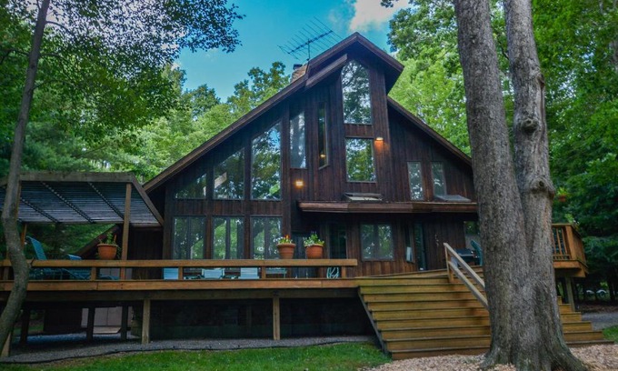 Swanton House | Shoreline Chateau
