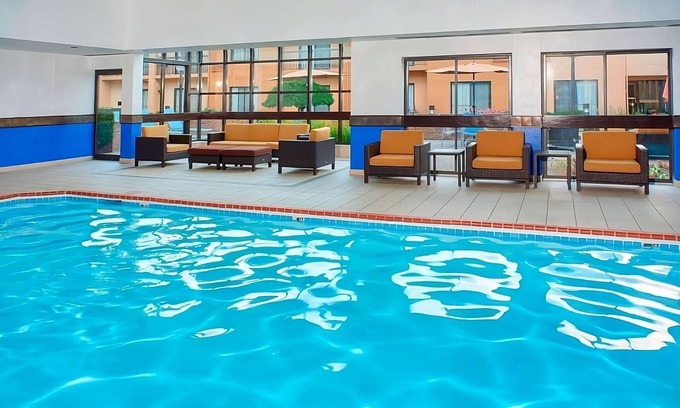 Auburn Hills Resort | Short Distance From The Well Known Sites! 2 Lovely Units, Pool, Parking!