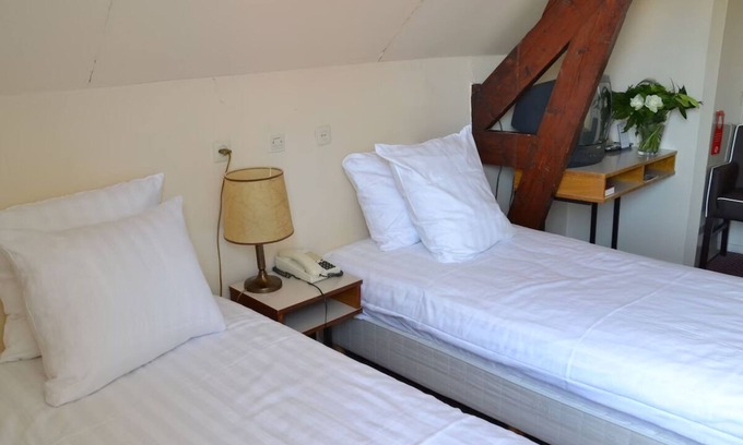 Brielle Hotel | Short Drive to Beach! Free Breakfast and Parking, Close to Brielse Meer!