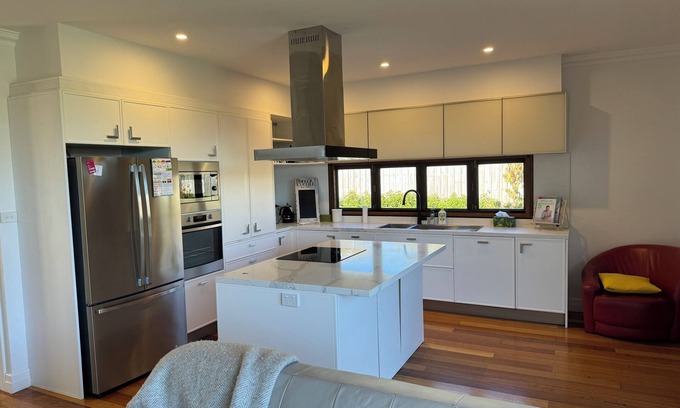 Trentham House | Short stroll into town - fully renovated 3 bedroom house.Make yourself at home.