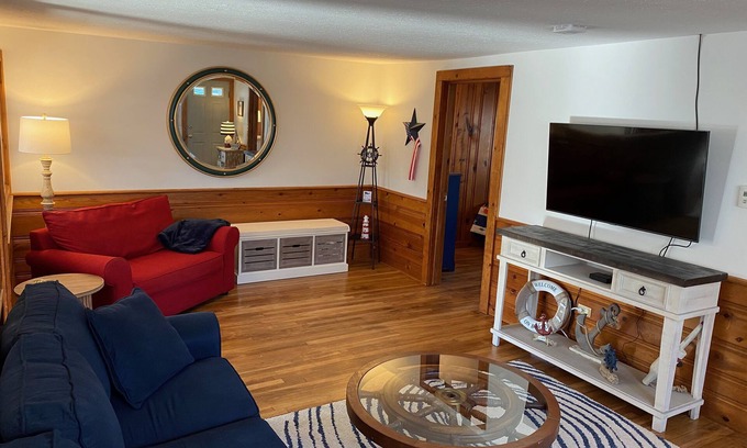 Bass River House | Short Walk to Beaches, Restaurants, and Fun. Onsite Putting Green. Sleeps 6-12.
