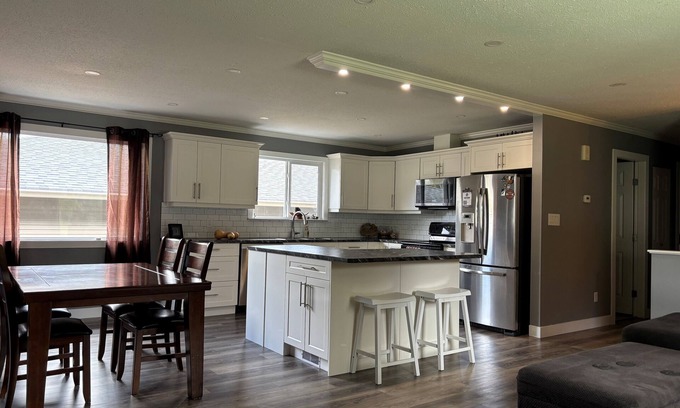 Canoe House | Shuswap SerenitynShuswap Lake, Canoe B.C.
