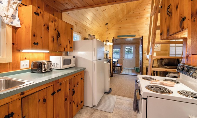Otis Cabin | Side by Side Cabins on Lake with Private Beach near Acadia National Parknn