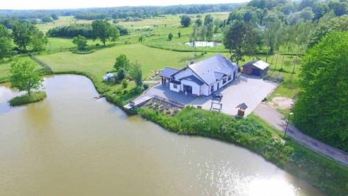 Polczyn-Zdroj House | Siedlisko w otulinie Drawskiego Parku Krajobrazowego z własnym stawem