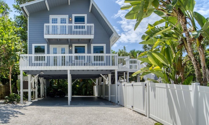 Bay Isle House | Siesta Key Vacation Property W/Heated Pool and Beach Access