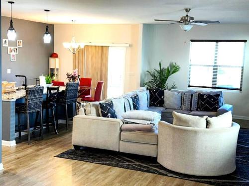 Southeast Raleigh Villa | Simple Elegant Single Family Home DT Raleigh