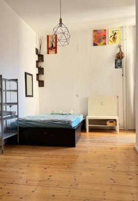 Mitte Apartment | Simple Room Berlin Mitte Artist and LGBTQ friendly