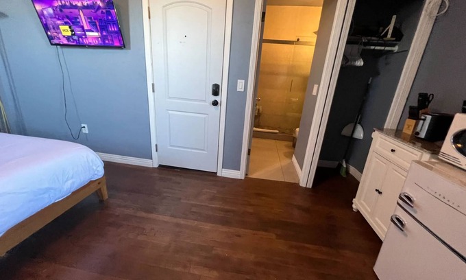 Rampart Village Apartment | Simple Studio in LA! Close to Downtown!