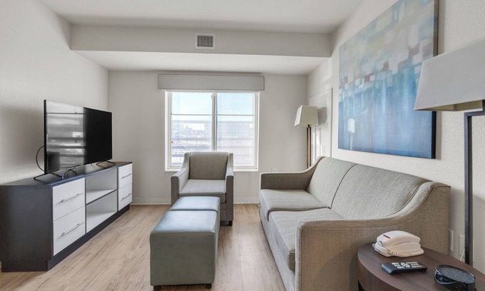 Far North Central Apartment | Simplicity At the Rim 1204 I Comfy 2 bed 2 Bath