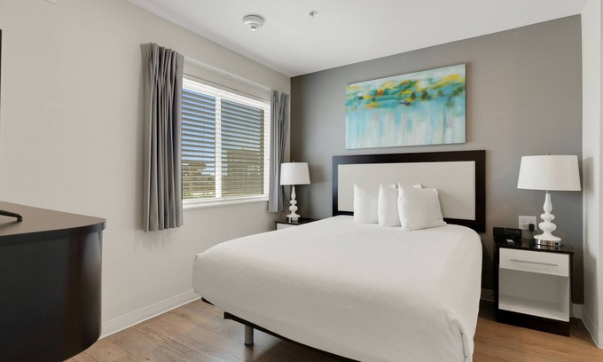 Far North Central Apartment | Simplicity At the Rim 1304 I Comfy 2 Bed 2 Bath