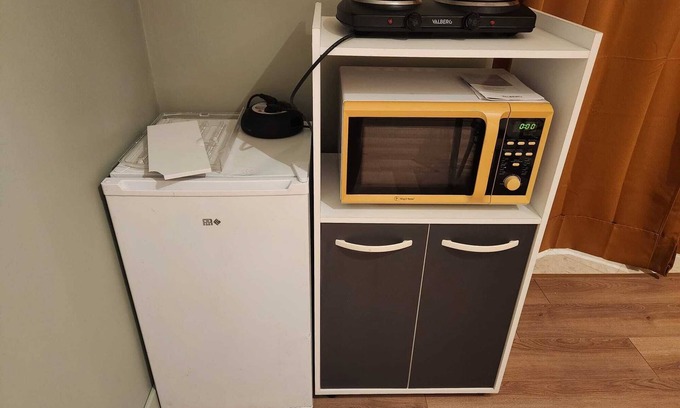 Colomiers Bed & Breakfast | Single Bed in 6-Bed Mixed Dormitory
