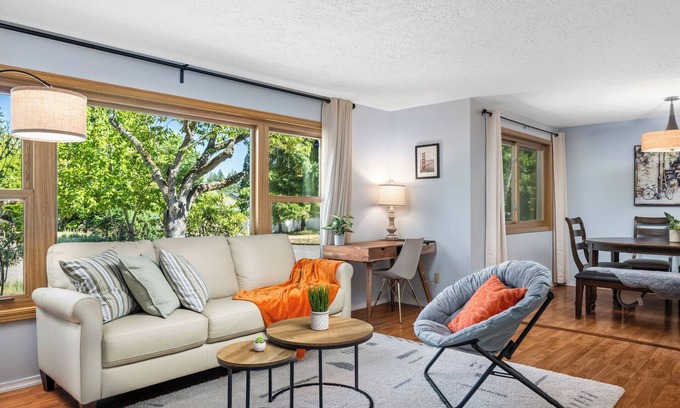 Milwaukie House | Single Level Home w/Fully Fenced Backyard and BBQ