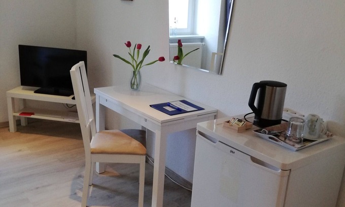 Mucheln House | Single room-Classic-Private Bathroom-Street View