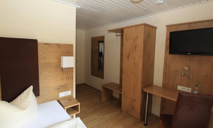 Wasserliesch House | Single room shower/WC - Cat. STANDARD - Waldhotel Albachmühle