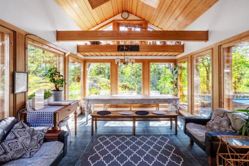 Espoo Villa | Sirpa's Artistic Nuuksio Retreat with Heated Pool