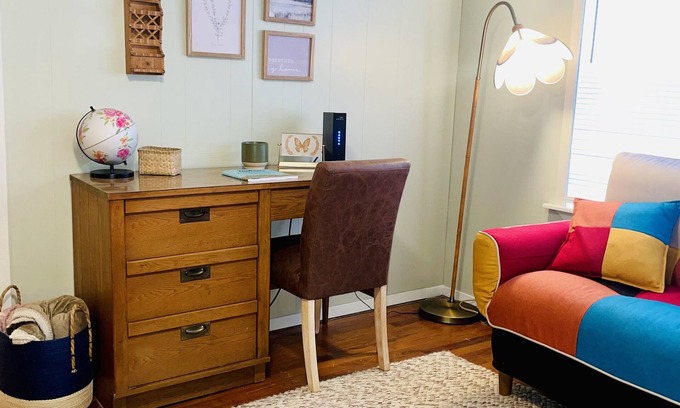 Ellisville House | Sister Charm Close to downtown!