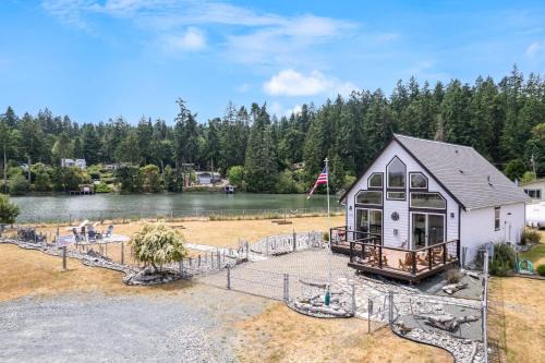 Coupeville House | Sisters by the Sound by AvantStay Beach Access