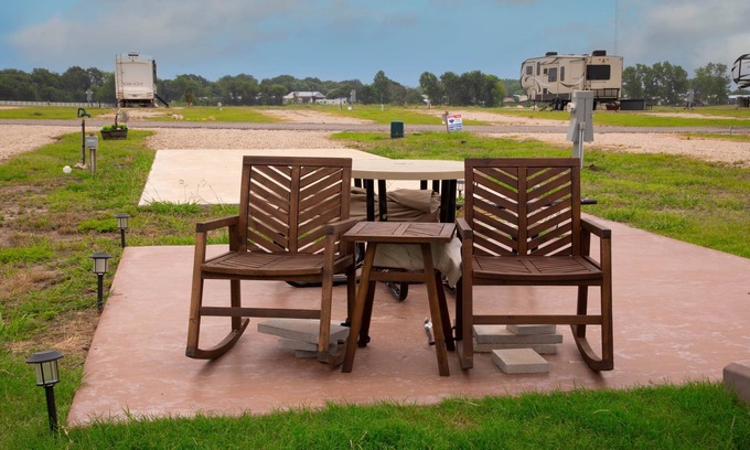 Kerens RV Rental | Site 23 @ Peninsula Point