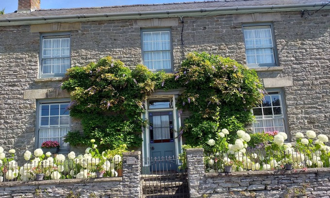 Evenjobb House | Situated in the heart of the Radnorshire Valley close to Offa's Dyke Footpath