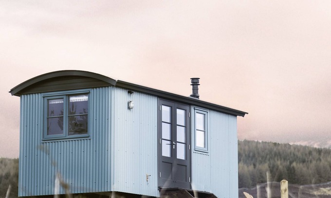 Pitlochry Apartment | Situated in Tulliemet valley on an old shepherd’s hill track, our huts enjoy breathtakingly long vie
