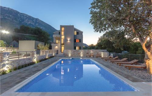 Rastovac House | Six-Bedroom Holiday Home In Zagvozd