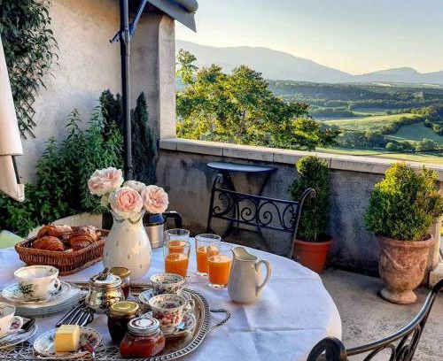 Puimoisson Bed & Breakfast | Six chandelles m'étaient comptées