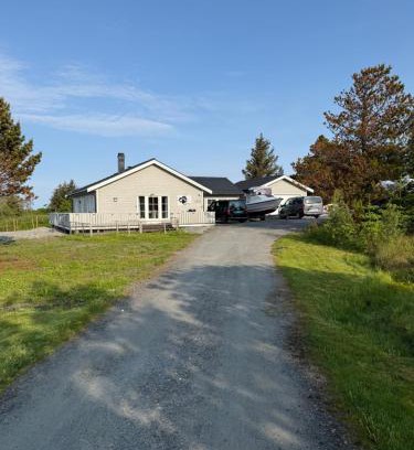 Smøla House | Sjarmerende hus på perlen Smøla 6 senger
