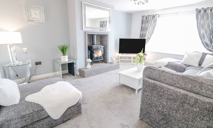 Coleraine Cottage | SJS COTTAGE, family friendly, with a garden in Castlerock