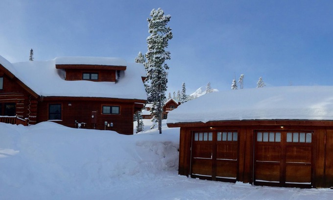 Powder Ridge House | Ski-In/Ski-Out Cabin at Powder Ridge – Spacious Family Retreat in Big Sky, MT