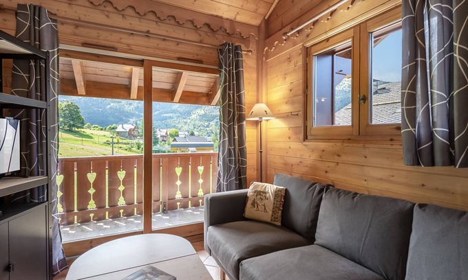Meribel Village Apartment | Ski-In/Ski-Out Duplex with Pool, Spa Access & Parking in Méribel Village