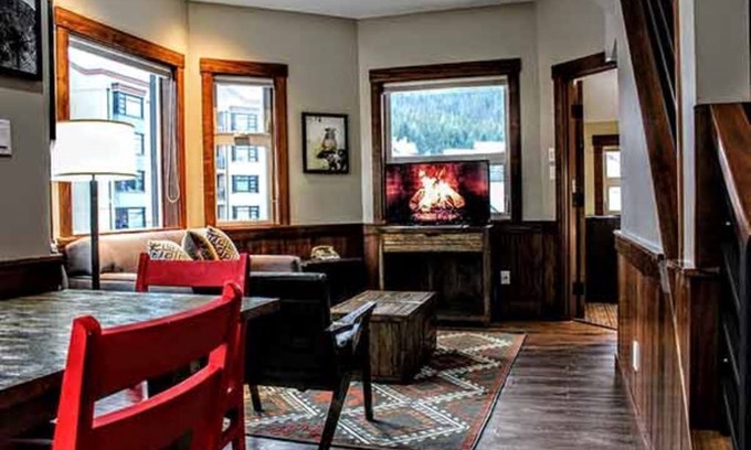 Whistler Village Resort | SKI WHISTLER JANUARY 2025!