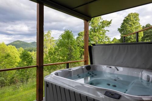 Young Harris House | Skips Hideaway Hot Tub, Pool, Game Room Dogs