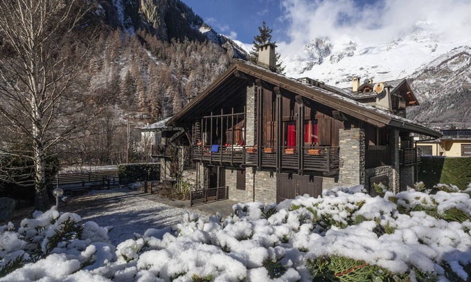 Courmayeur Ski Chalet | Sky and retreat in a charme house in Courmayeur!
