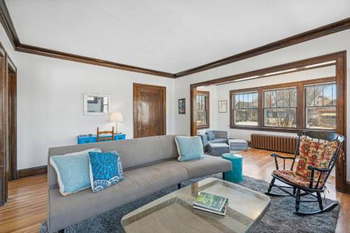 Bryant Apartment | Sky Apt in Majestic MPLS Duplex