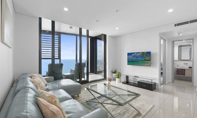 Surfers Paradise Apartment | Sky-High Lodge Ocean Views