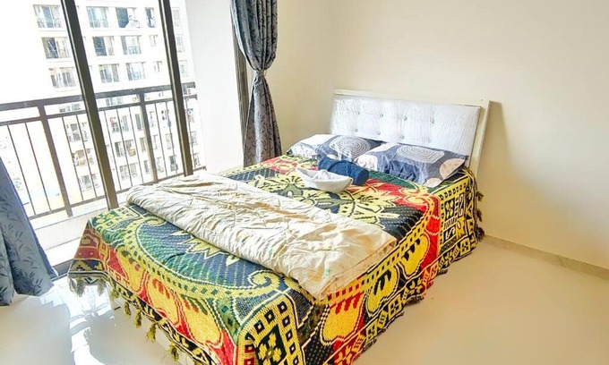 Vasai Apartment | Sky High View~Premium & Budget friendly~Wifi~AC~TV