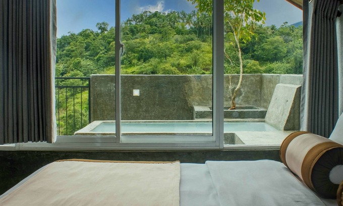 Pathahewaheta Bed & Breakfast | SKY PAVILION by Kandy Victoria Eco Resortn"Room with a Outdoor Private Bathtub"